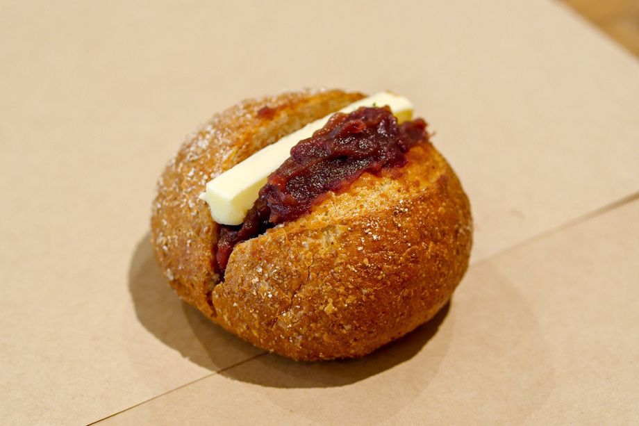 全粒パンとグラスフェッドバターのあんバター