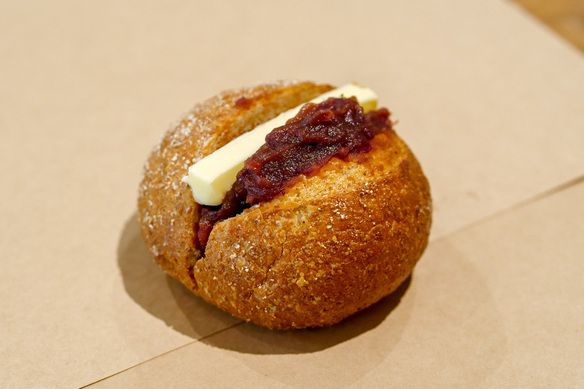 全粒パンとグラスフェッドバターのあんバター