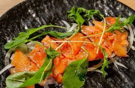 スモークサーモンのカルパッチョ