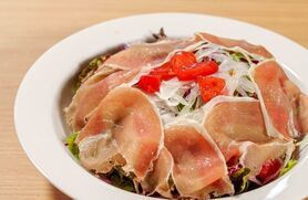 生ハムとアボカドのサラダ