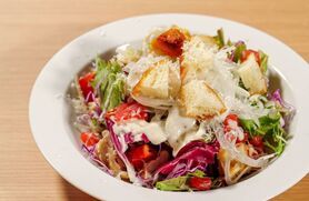 日南鶏のグリルチキンとシーザーサラダ