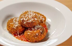 イカ墨のアランチーニ