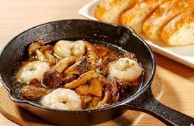 エビとキノコのアヒージョ