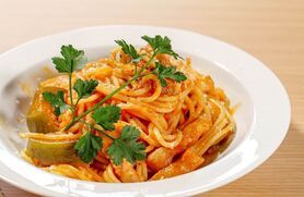 自家製パンチェッタと佐土原ナスのトマトパスタ