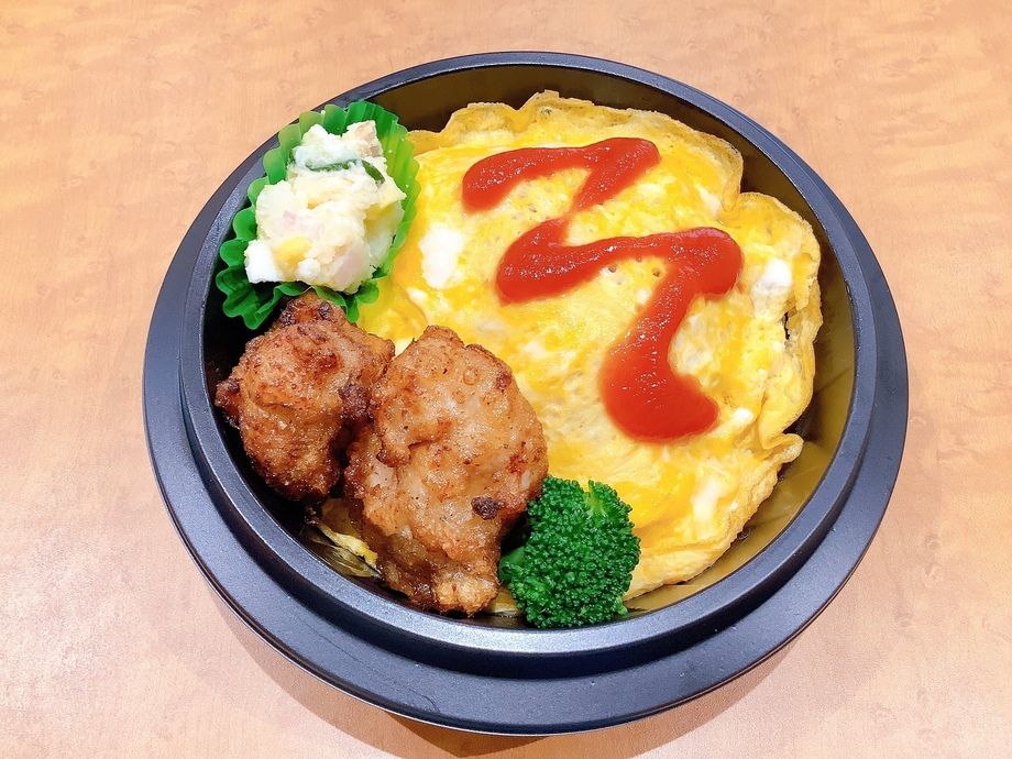 オムライス＆唐揚げ弁当（630円(税込)）