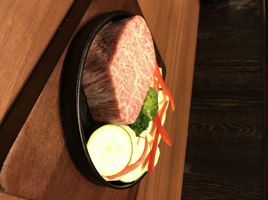 鉄板焼き　和牛ザブトンステーキ