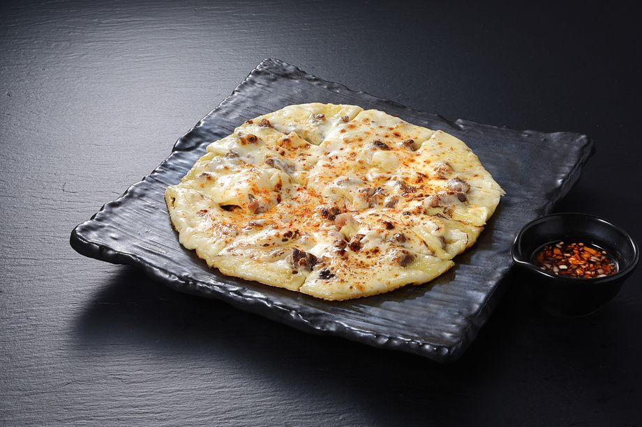 鉄板焼き　イマサラ特製チーズチヂミ