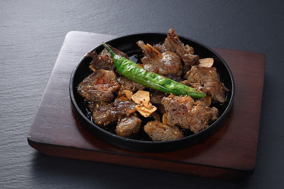 鉄板焼き　和牛すじガーリック