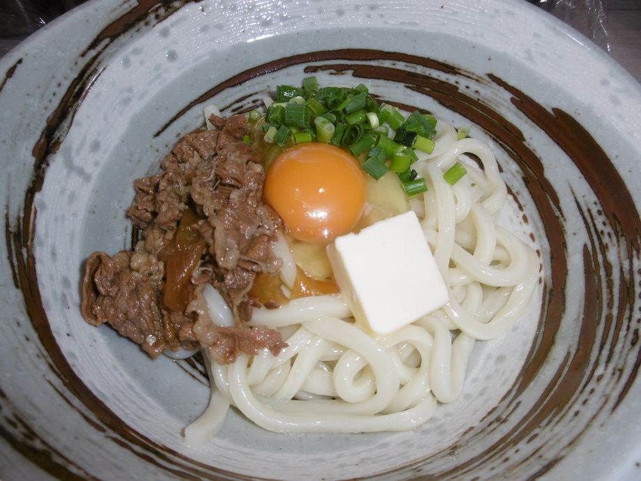 肉釜玉バターうどん