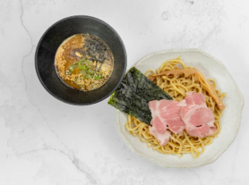 黒い胡麻濃厚煮干しつけ麺（味玉）