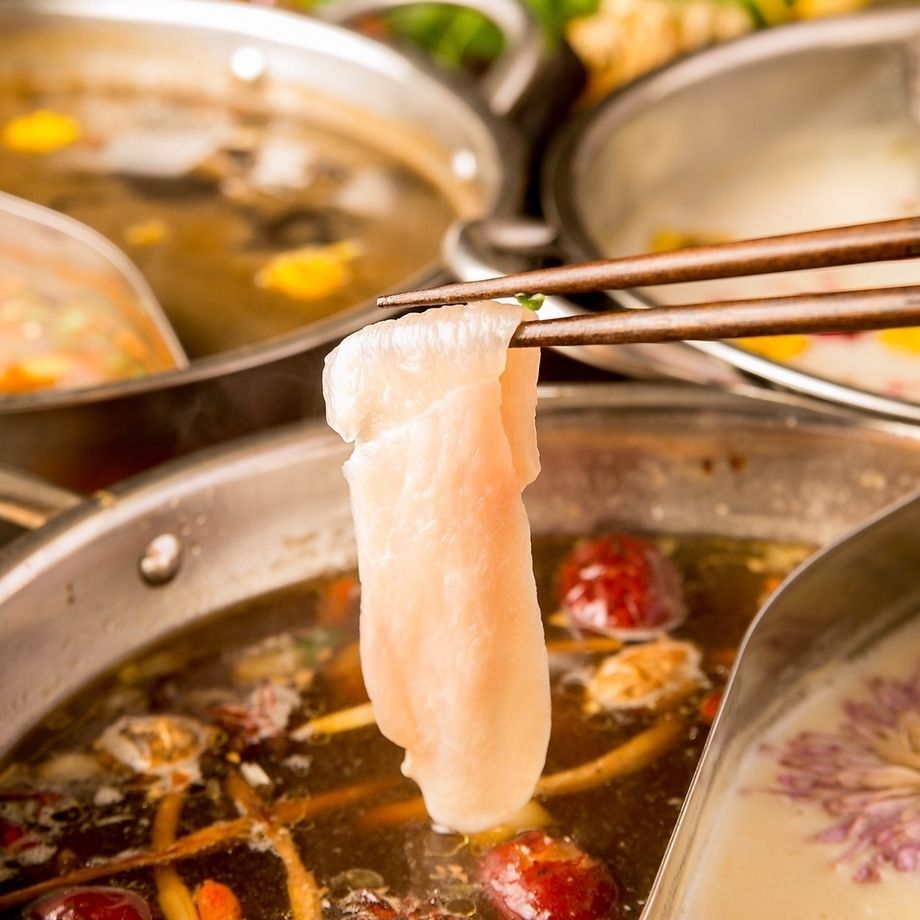 薬膳火鍋　美桜鶏コース　5種類の薬膳出汁から選べる2色鍋（1名様　4,800円（2名様～））