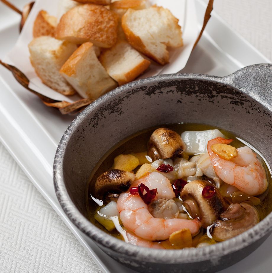 海老とキノコのアヒージョ
