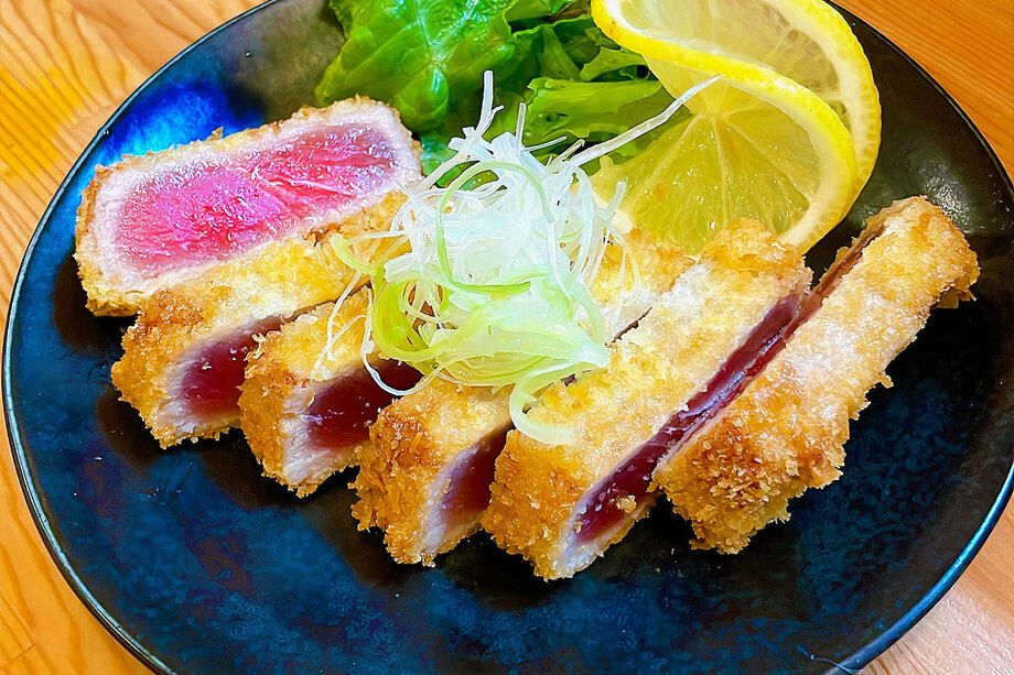 酒組名物　マグロのレアカツ(1～2人前）（1408円（税込））