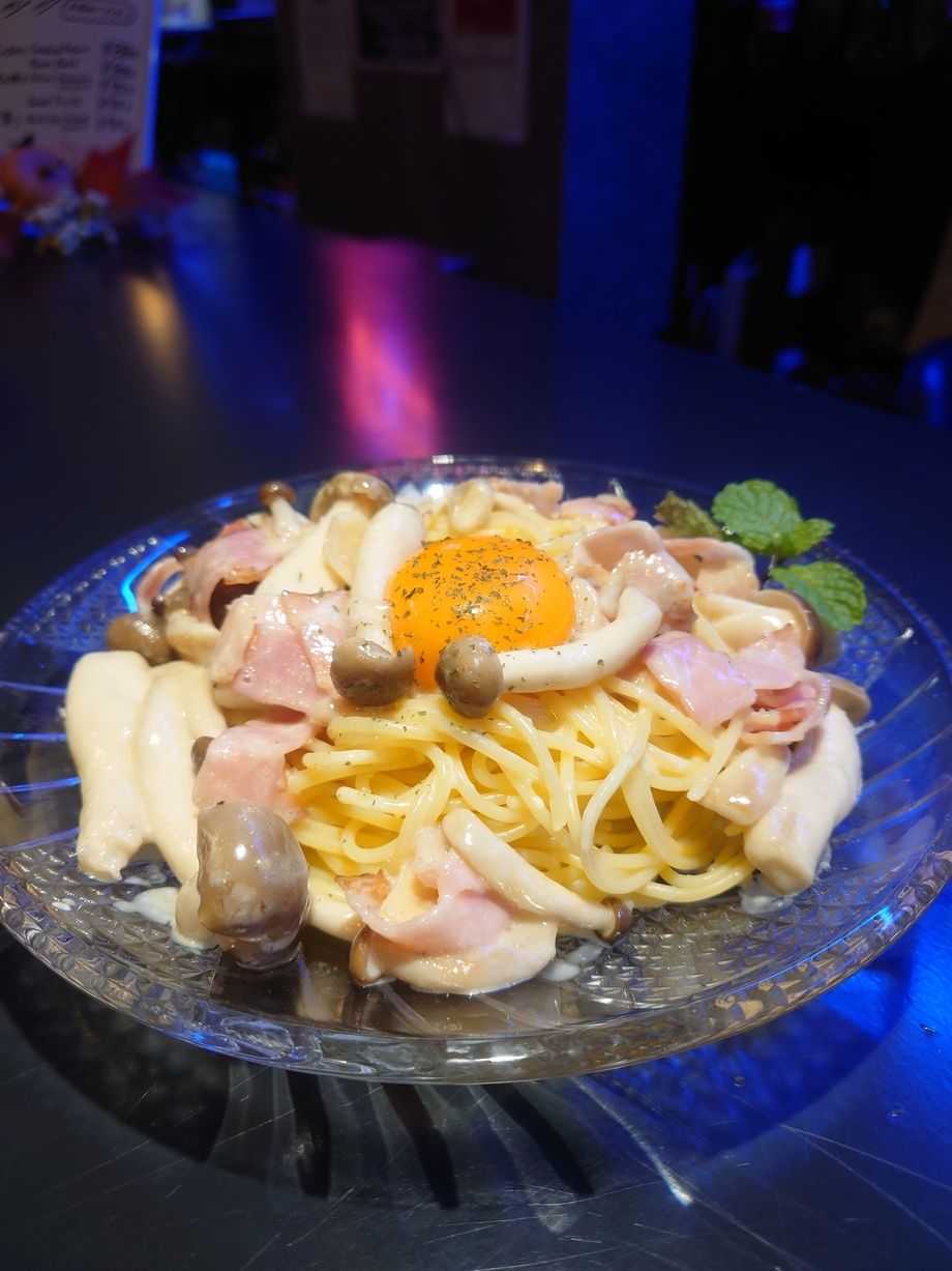 きのこパスタ卵黄乗せ