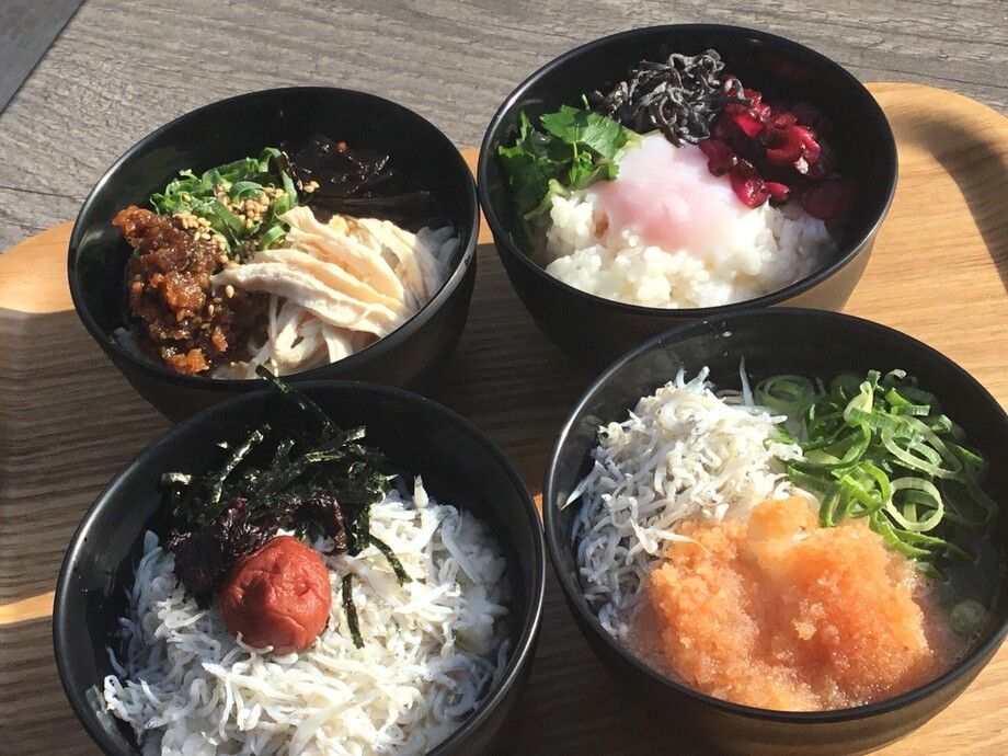 お好みの具材を組み合わせて、出汁茶漬けを堪能できます。