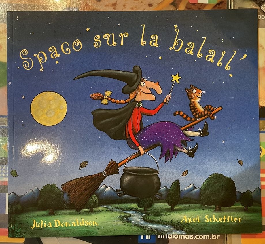 Spaco sur la Balail'（ほうきの上で）