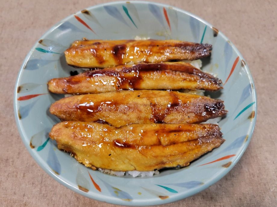 イワシの蒲焼き丼（1080円(大／1500円)）