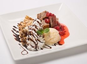 ワッフル＆マーブルブレッドのアイス添え