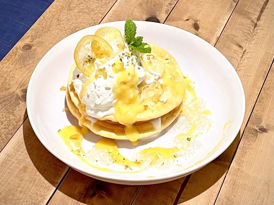 レモンとヨーグルトムースパンケーキ（￥1650/half￥1050）