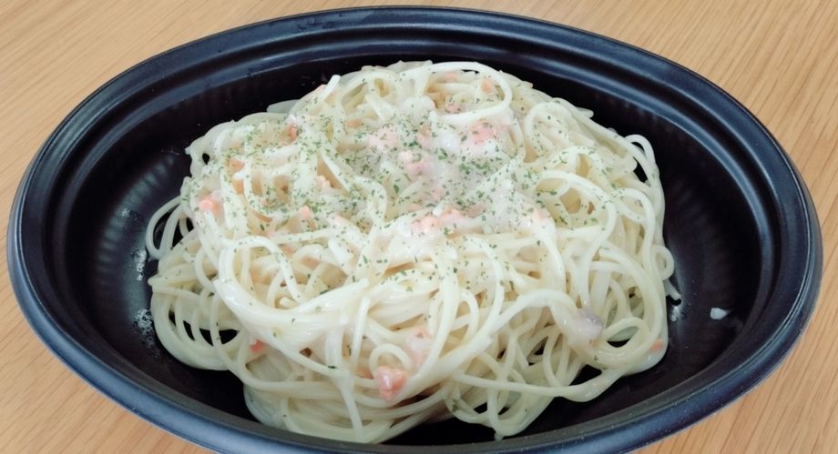 サーモンとトマトのクリームパスタ