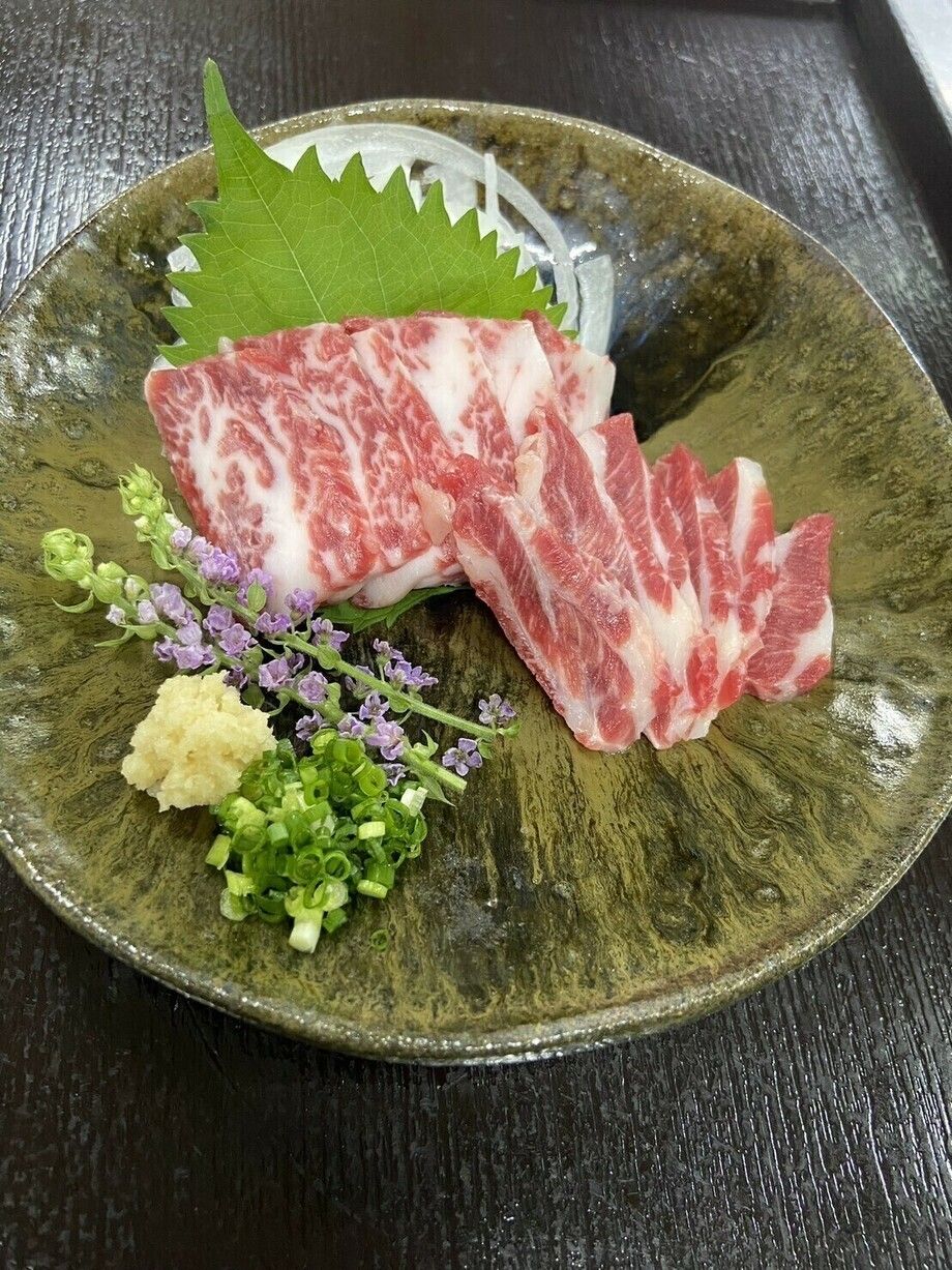 特選大トロ馬刺し（一人前　　3,500円(税込)）