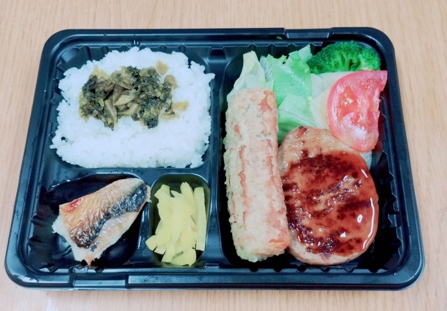 豊野弁当　ちくわ磯部とバーグ