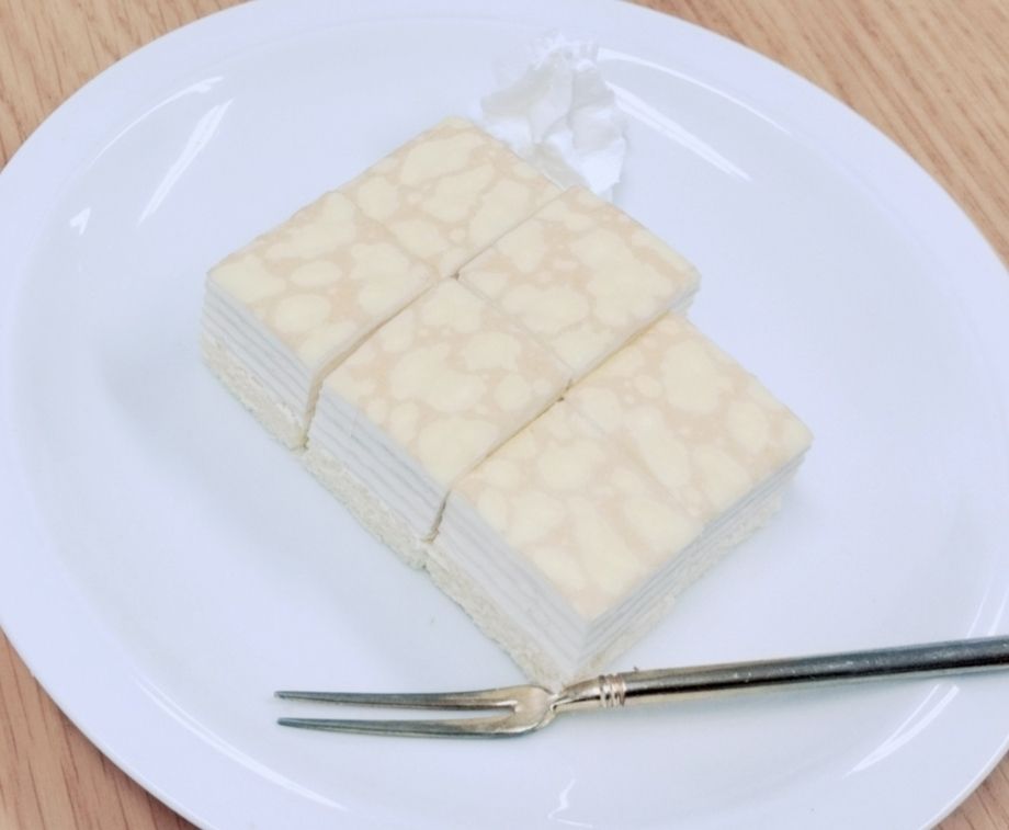 ミルフイーユのカットミルクケーキ