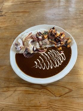 明石タコの唐揚げカレー・キムチ添え 明石のスーパーで売っている特売の値段で計算しても １６５０円になります 1日前にお電話いただくと用意します 唐揚げだけの場合は７５０円です お刺身もOKです