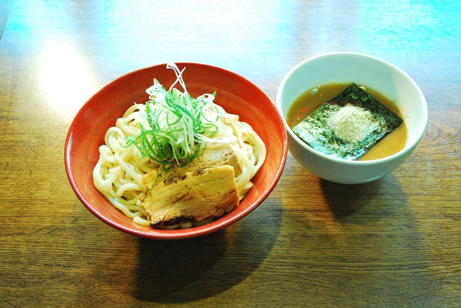 元祖 煮干豚骨つけ麺(並盛・大盛)（800円）