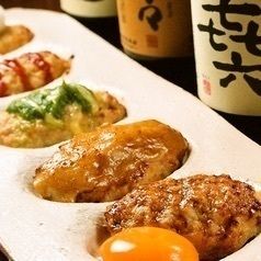 自慢のつくね盛合せ 5個入（1058円）