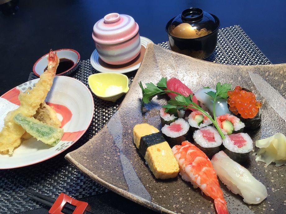 禄　（寿司と天ぷらのセット）（2,500円+税　　　2,750円）