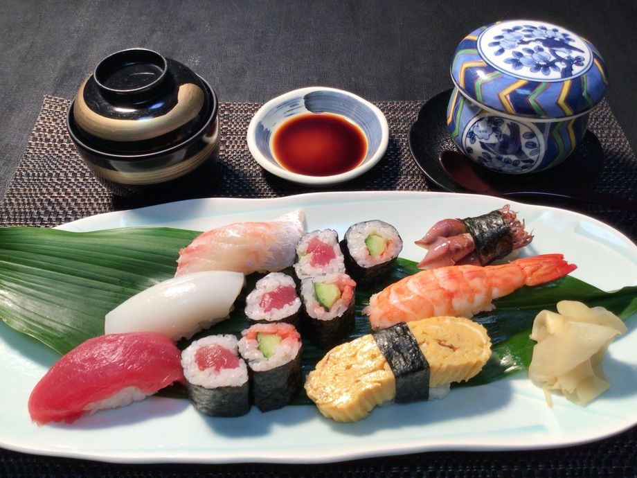 中寿司御膳（2,300円＋税　　　2,530円）