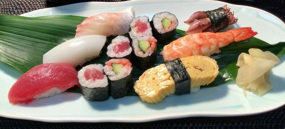 寿司　（中）（2,000円+税　　　2,200円）