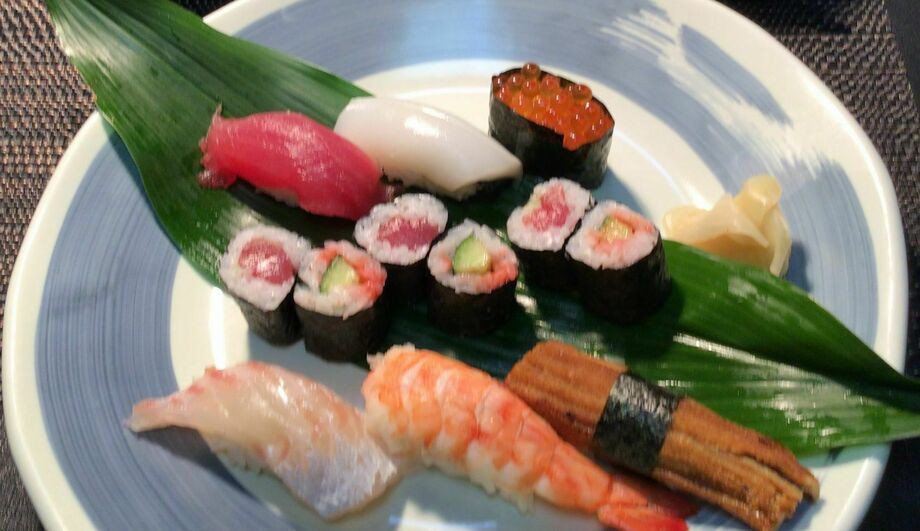 寿司　（上）（2,400円+税　　　2,640円）