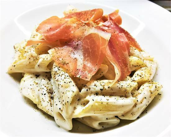 生ハムとゴルゴンゾーラクリームペンネ