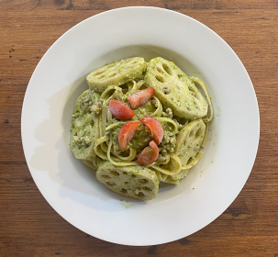 サルチッシャとれんこんのバジルクリームパスタ