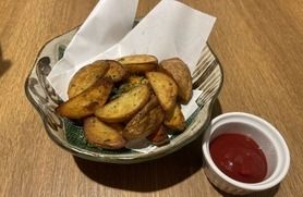 やみつき皮付きポテト