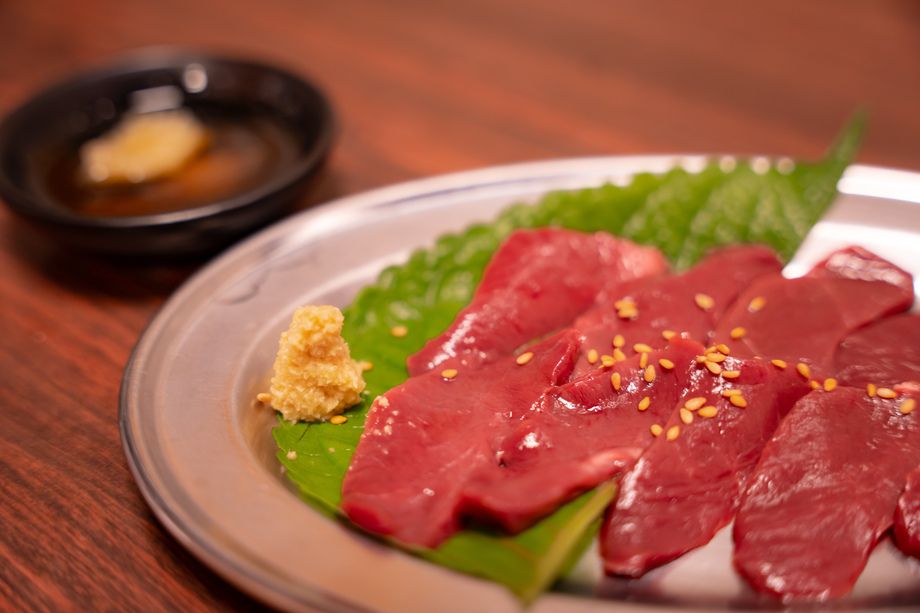 牛ハツ刺し Raw Beef Heart 