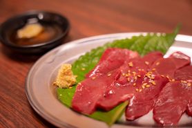 牛ハツ刺し Raw Beef Heart 