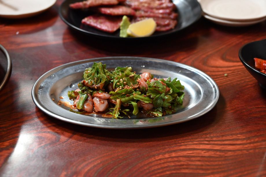 名物コブクロ刺し Raw Pig Uterus 