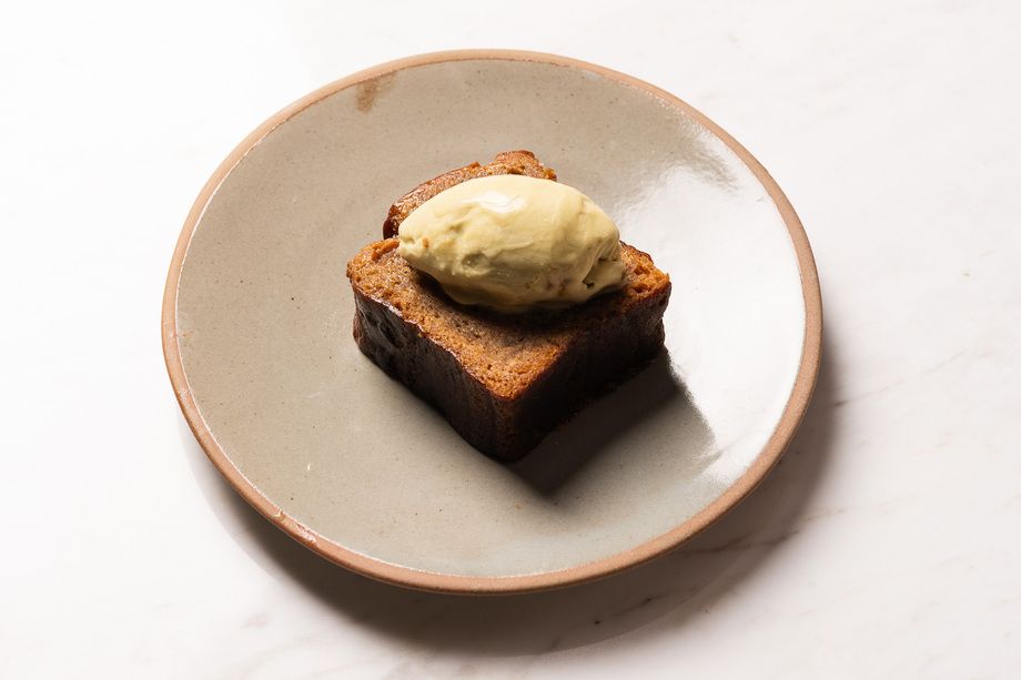 大人のヴィーガンバナナケーキ w/ ピスタチオアイス、Ovgo Baker バナナケーキ