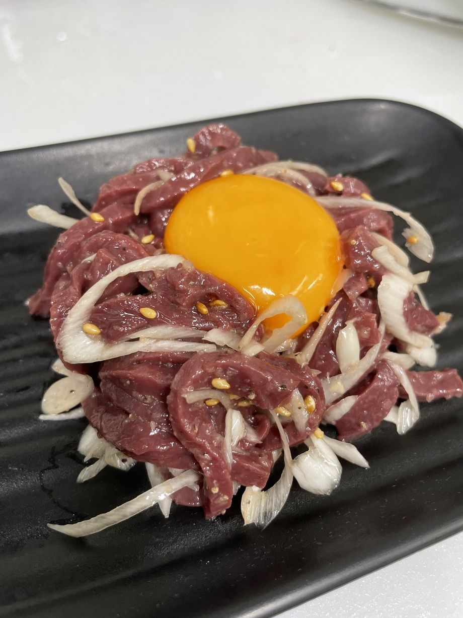 月見ハツ塩ユッケ