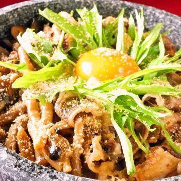 すき焼きビビンバを石焼きで