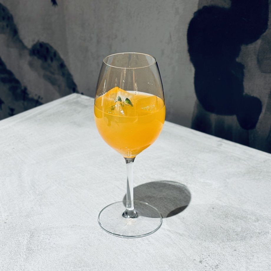 アプリコットとエルダーフラワーのミントフィズ