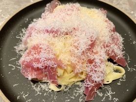 生ハム、チーズ、バターのカチョエペペ　 生パスタ
