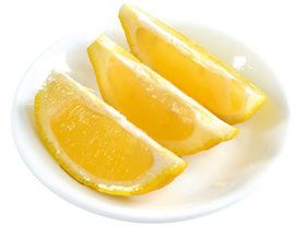 カットレモン3切れ