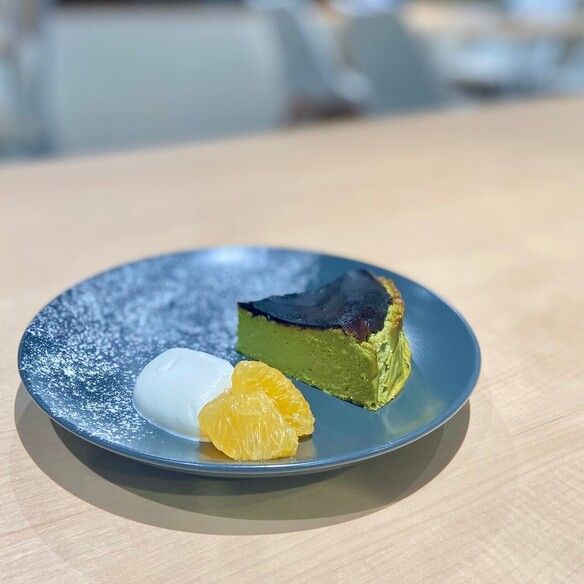 米粉のバスクチーズケーキ〈宇治抹茶〉