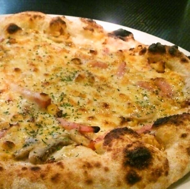 たっぷりコーンとベーコンのグラタン風Pizza（1400yen）