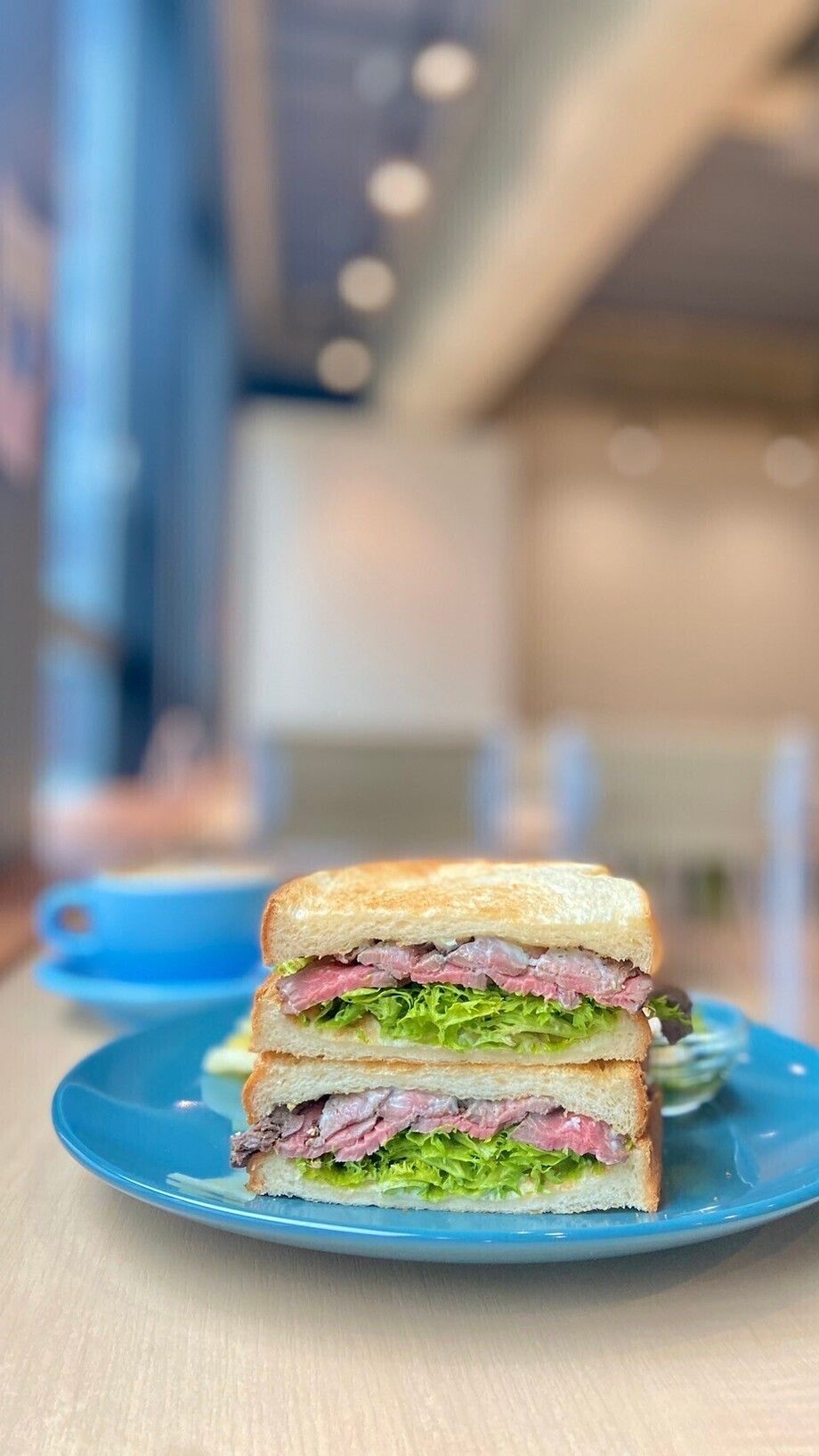 たまねぎ醤油麹の国産麹ローストビーフサンド