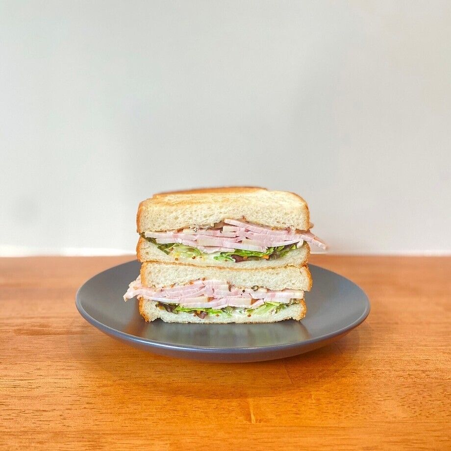 塩麹マスタードの国産ローストポークサンド